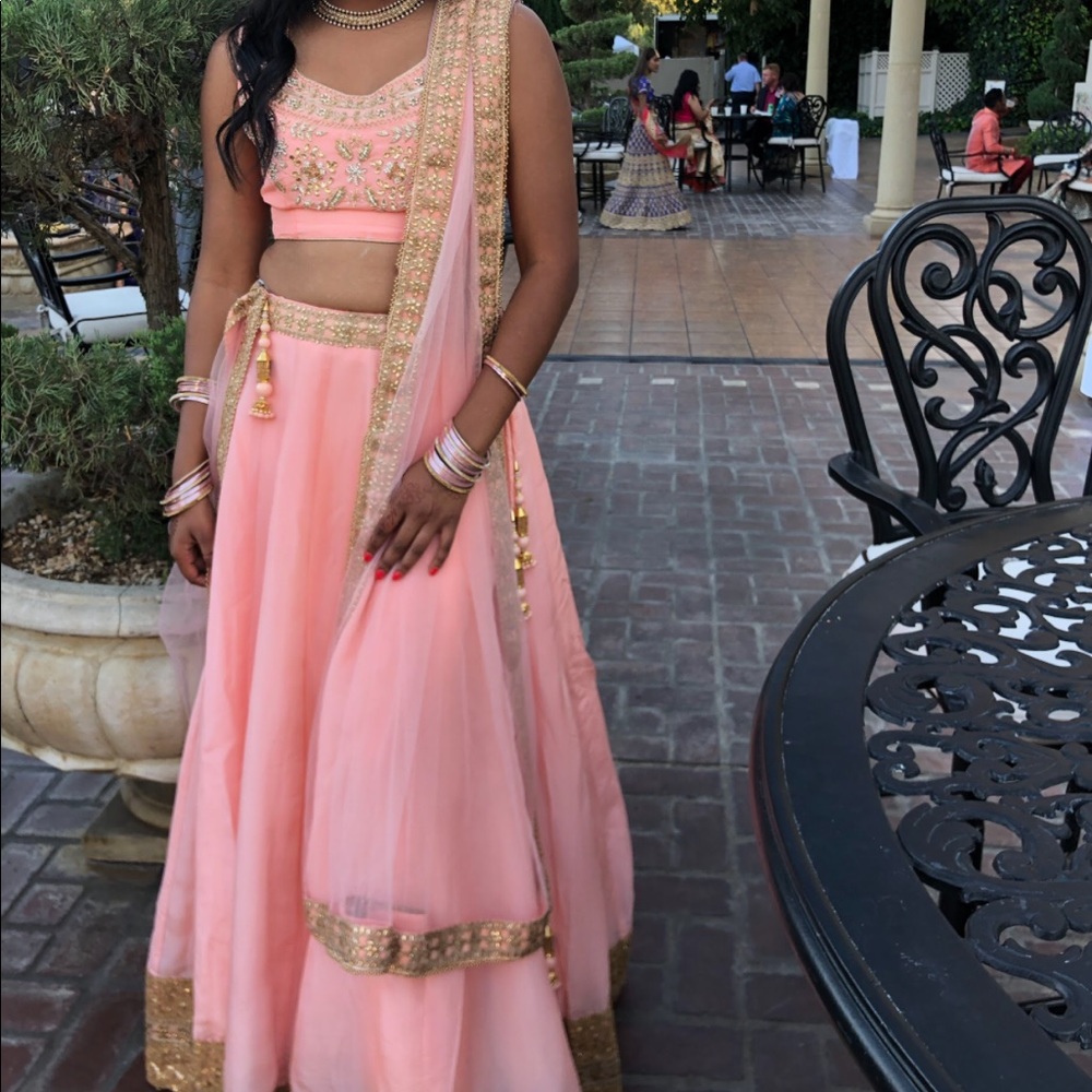 🚫SOLD❗️HP🎉 Peach and gold lehenga